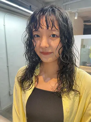 ミディアム 斎藤祐樹 /レイヤー/パーマのヘアスタイル