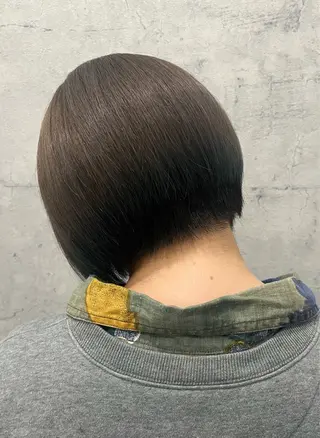 ショート カラー Moe by aria所属・飯田 冴のヘアスタイル