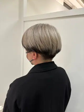 ショート カラー Eleanor立川北口所属・🦋YUI 髪質改善 ブリーチ　着付け🦋のヘアスタイル