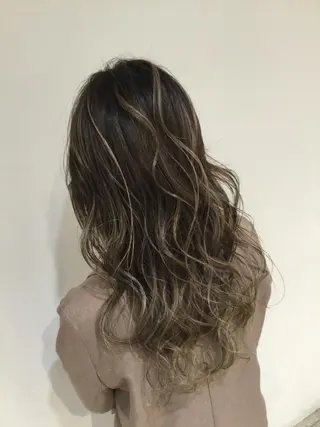 セミロング カラー AMI Hair  supply所属・髪質改善カラー 韓国風レイヤーのヘアスタイル
