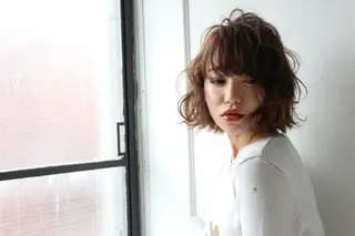 ミディアム due hair 京都駅前店 MILBON オージュア認定サロン【デューヘアー】所属・ハイトーンブリーチ 土坂 由志【京都】のヘアスタイル