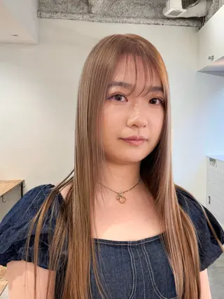 ロング カラー maruquee de mashu所属・モモコ/ブリーチ/ ミルクティカラーのヘアスタイル