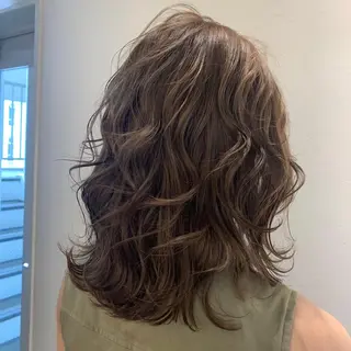 ミディアム カラー パーマ 太田 妃乃のヘアスタイル