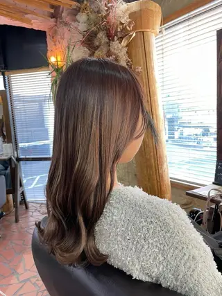 ミディアム 千葉 香奈のヘアスタイル