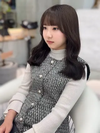 セミロング Lond  Emi 艶髪モテヘアのヘアスタイル