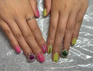 ネイル VIERU 🌈🎀💖のネイルデザイン