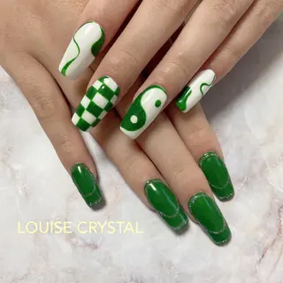 ネイル LOUISE CRYSTALのネイルデザイン