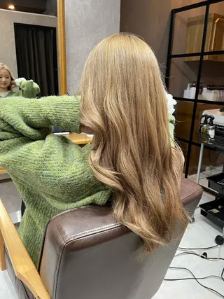 ロング Colore（コローレ）所属・顔タイプ/ダブルカラ ー/りりかのヘアスタイル