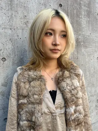 ショート カラー スギヤマ シユのヘアスタイル