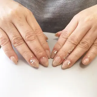 ネイル Petit Fleur所属・青柳 亜梨奈のマツエク・マツパデザイン