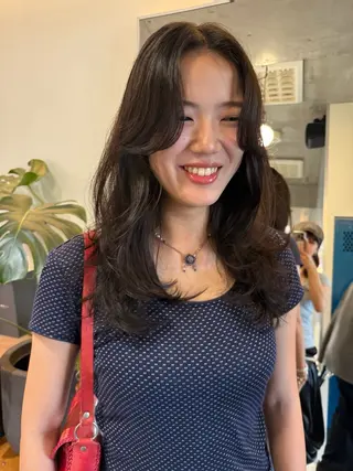 セミロング レイヤーカット\ウル フ　chinatsuのヘアスタイル