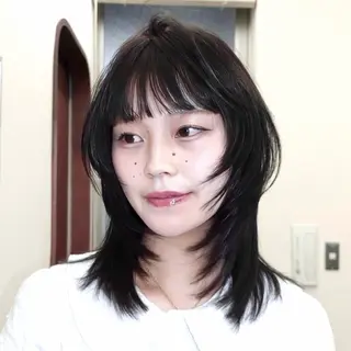 ミディアム カラー レイヤーカット ハッシュカットのヘアスタイル