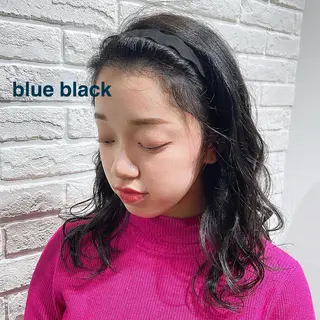 セミロング カラー merc.🌿💚 八幡真衣のヘアスタイル