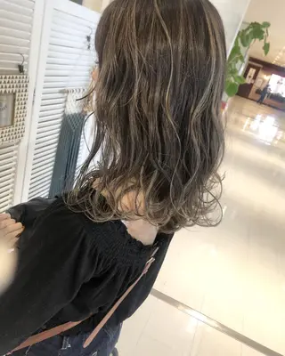 セミロング カラー ブリーチカラーレイヤ ーカット🦋annaのヘアスタイル