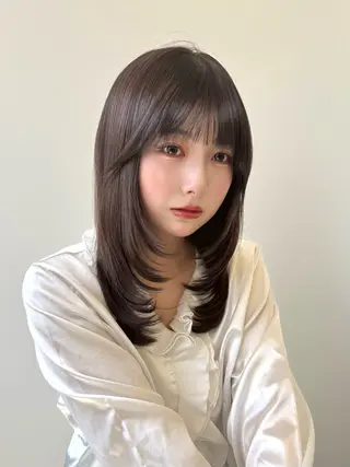 ミディアム 早田 華のヘアスタイル