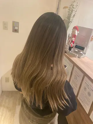 ロング ケリーズグリーン所属・ボブ/艶ハイトーン 森田/嵩士のヘアスタイル
