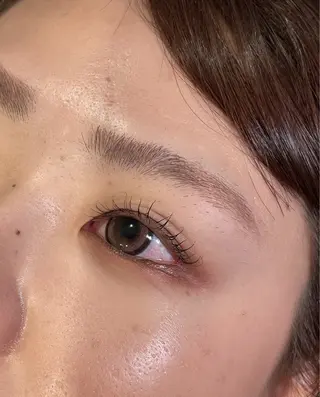 マツエク・マツパ cure所属・井上 真里奈のヘアスタイル