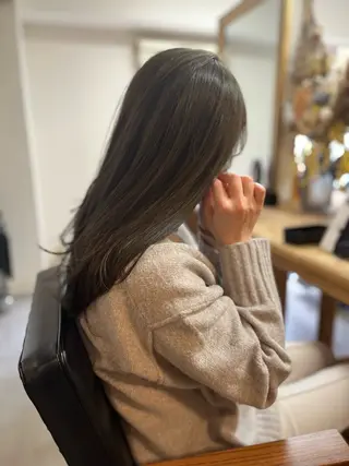 ロング 縮毛矯正✨グレー ジュカラー✨MOEのヘアスタイル