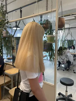 ロング カラー ミルクティー× グレージュMOMOのヘアスタイル