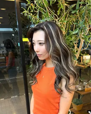 ロング カラー Cure2所属・🌈白いハイライト 🌈 🐶ノザワ🐶のヘアスタイル