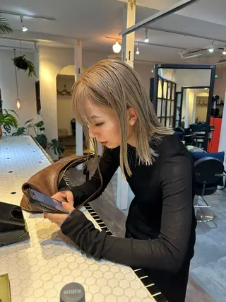 ミディアム 金田 夏野のヘアスタイル