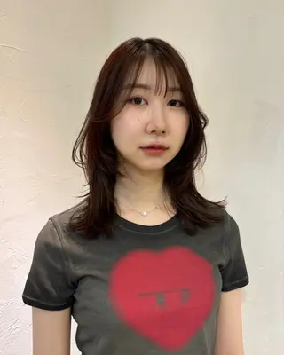 ミディアム カラー オリーブ/縮毛♡ Natsuno🩰のヘアスタイル