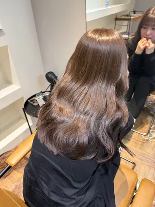 ロング カラー ミルクティー× グレージュMOMOのヘアスタイル