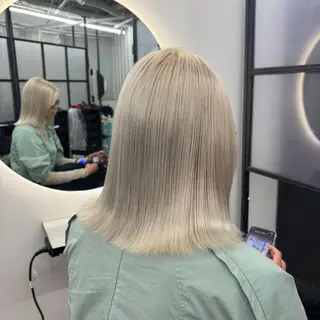 セミロング カラー Ren. 🦋デザインカラーのヘアスタイル