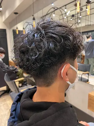 ショート soen所属・⚡メンズパーマフ ェードカットTomyのヘアスタイル
