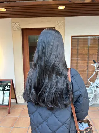 ロング カラー putri 川邉 優花のヘアスタイル