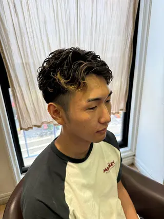 ショート パーマ メンズ 溝口 槙里也のヘアスタイル