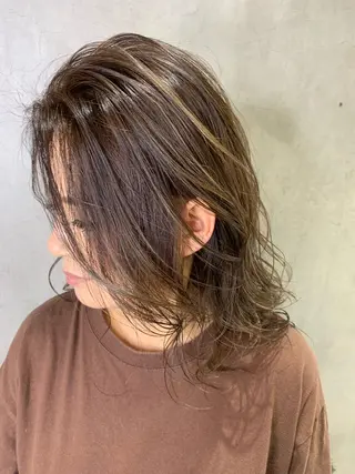 セミロング カラー 🐝肥田 しょーと🐝のヘアスタイル