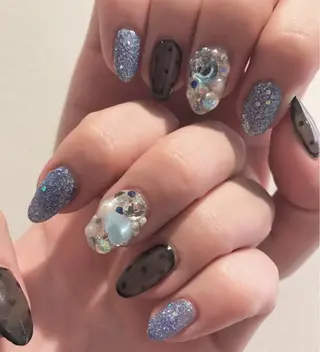 ネイル 指名支持率NO.1 スタイリストのヘアスタイル