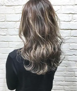 セミロング カラー UMEDA FIGAROのヘアスタイル