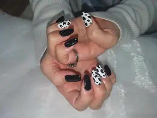 ネイル R'well所属・はばすみれ🎀ﾈｲﾙ 光ﾌｪｲｼｬﾙ ﾍｱのネイルデザイン