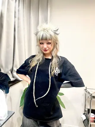 セミロング カラー ハイトーン/レイヤー /ウルフ⭐️永田⭐️のヘアスタイル