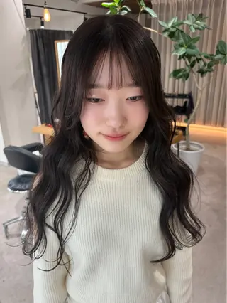 ロング カラー aina / n.w.hのヘアスタイル