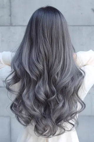 ロング YOCCHI ヘアデザイナーのヘアスタイル