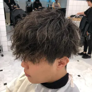 ショート カラー パーマ メンズ ベージュグレージュ 💕しゅーじ💕のヘアスタイル