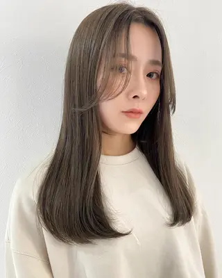 ロング 顔まわりカラー特化 赤津百合絵のヘアスタイル