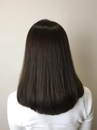 ミディアム カラー 三好 美里のヘアスタイル