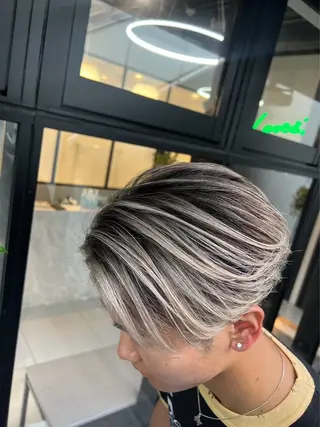 メンズ エクステ/ハイトーン レイヤーHIROのヘアスタイル