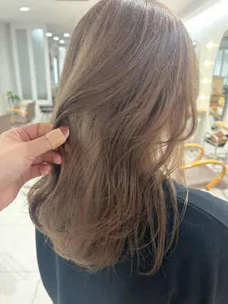 ロング 🍂透明感ベージュ カラー🍂森部杏菜のヘアスタイル