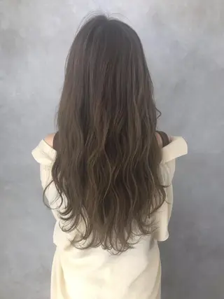 ロング カラー 関 桃子のヘアスタイル
