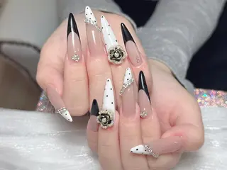 ロング Momo 🤍のネイルデザイン