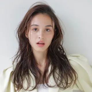 セミロング 重久 亜美のヘアスタイル