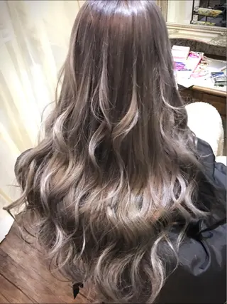 ロング カラー Tsuyoki .のヘアスタイル