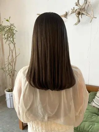 カラー 六信 咲希のヘアスタイル
