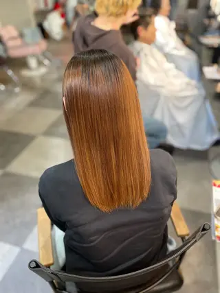 セミロング wakaba つるりんちょ。艶髪のヘアスタイル