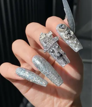 ネイル ⁸ᵃᵖᵖʸ🐝⋆゜ MöEのネイルデザイン